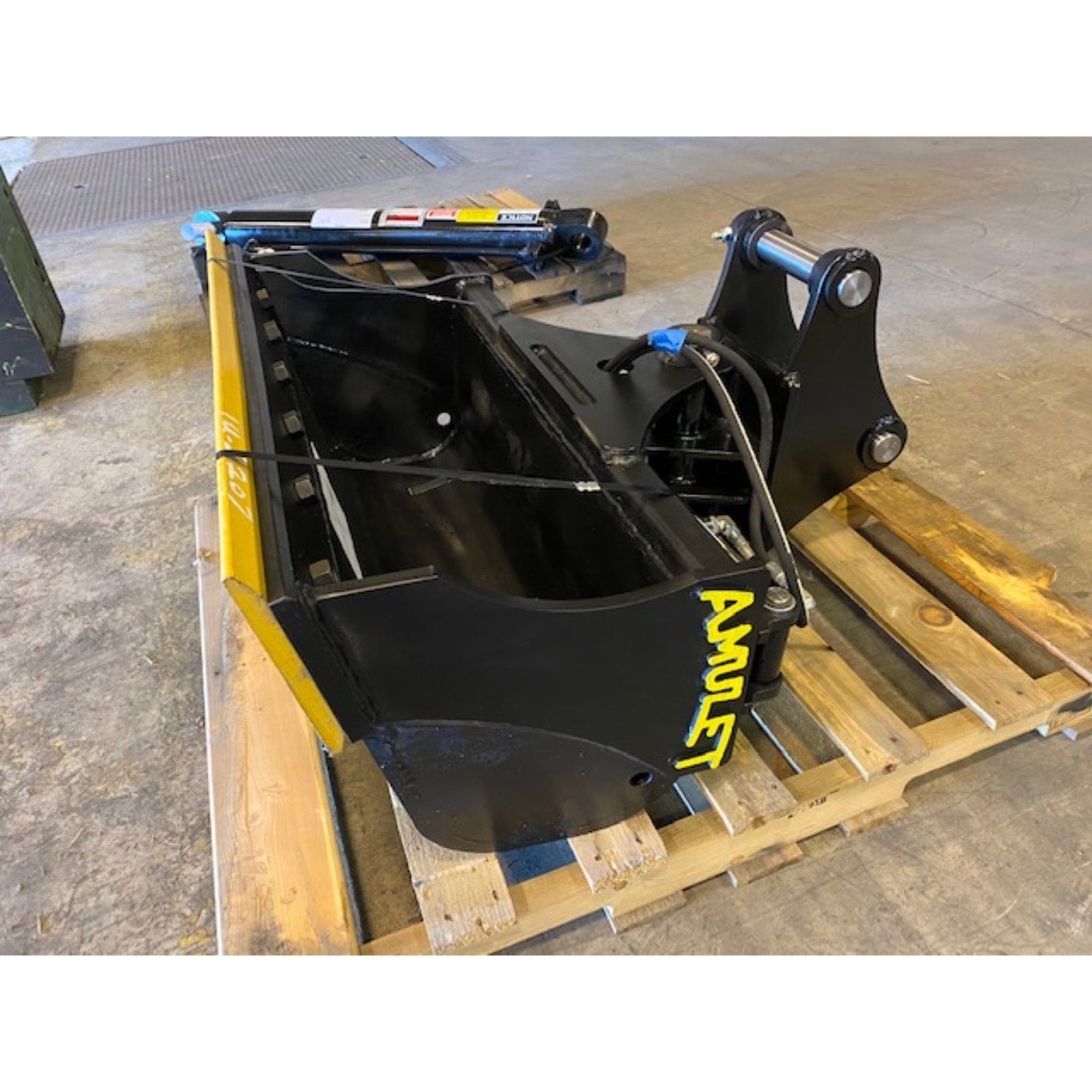 Hydraulic Tilt Bucket for Excavators - 45° Precision Grading | Amulet ...